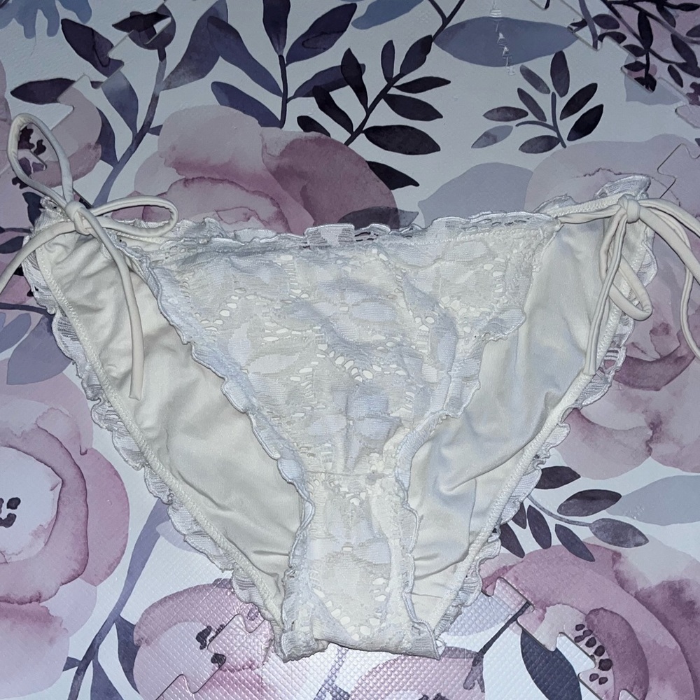 Victoria Secret’s side tie lace ruffle bikini bottom!!!!